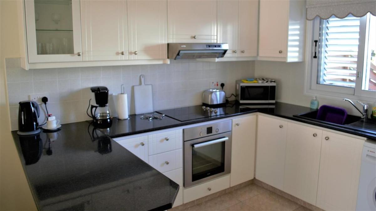 Sun Island Apartments Paphos Extérieur photo